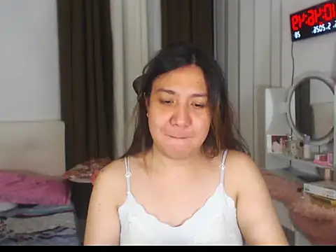 stellahugeX online show from May 5, 2026, 2:47 pm