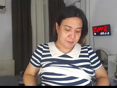 Snapshot of stellahugeX chatting on June 15, 2026, 10:45 pm stellahugeX online show from June 15, 2026, 10:45 pm