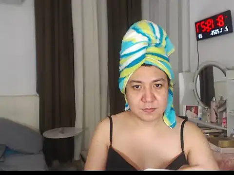 Snapshot of stellahugeX chatting on July 2, 2026, 12:21 am stellahugeX online show from July 2, 2026, 12:21 am