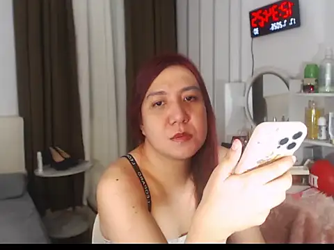 Snapshot of stellahugeX chatting on July 16, 2026, 4:35 pm stellahugeX online show from July 16, 2026, 4:35 pm