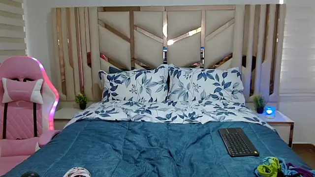 Snapshot of violett_star1 chatting on November 27, 2025, 4:53 pm violett star1 online show from November 27, 2025, 4:53 pm