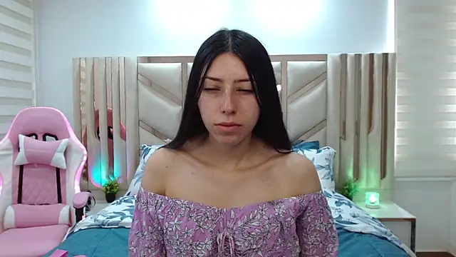 violett star1 online show from December 22, 2025, 2:14 pm