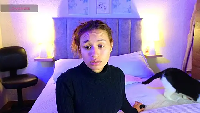 juliana-mancini online show from November 5, 2025, 6:19 pm