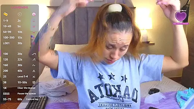 juliana-mancini online show from December 3, 2025, 5:22 pm