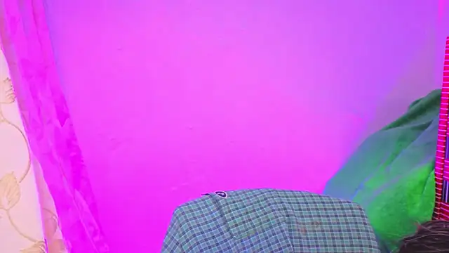 Miranda sexlove  online show from January 16, 2026, 6:06 am