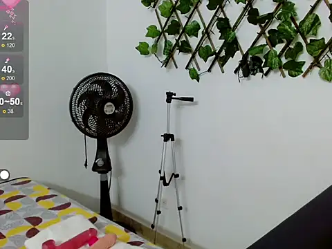 Snapshot of sara_arias00 chatting on October 28, 2025, 1:25 pm sara arias00 online show from October 28, 2025, 1:25 pm