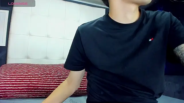 Matteo12  online show from September 15, 2025, 5:07 am