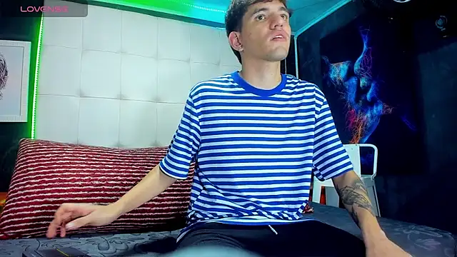 Matteo12  online show from September 17, 2025, 4:25 am