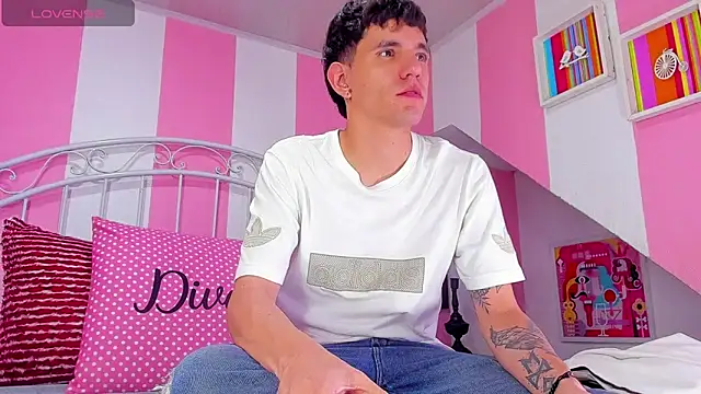 Matteo12  online show from October 8, 2025, 9:12 pm