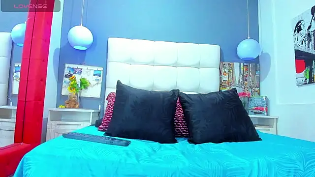 Matteo12  online show from November 5, 2025, 3:50 am