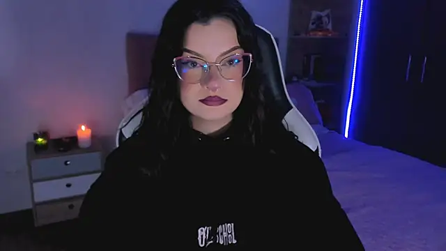 OphelianaRose33 online show from October 3, 2025, 12:07 am