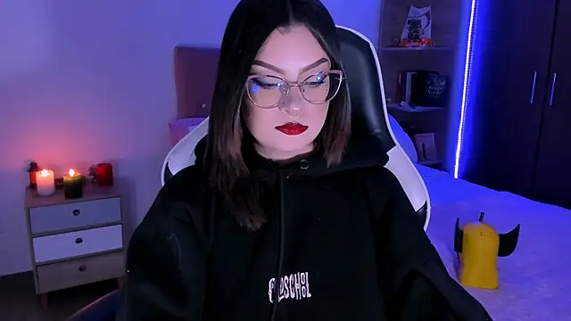 OphelianaRose33 online show from November 14, 2025, 10:29 pm