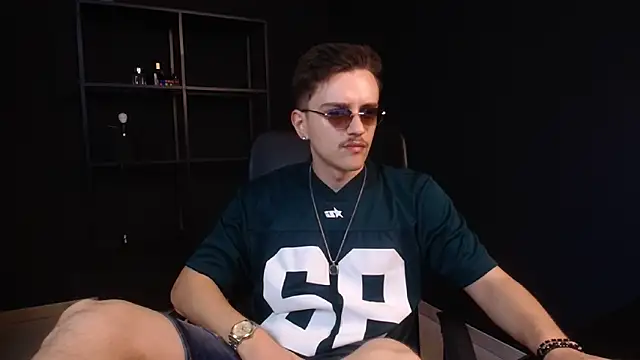 Snapshot of FelixStarkk chatting on June 17, 2026, 4:15 am FelixStarkk online show from June 17, 2026, 4:15 am