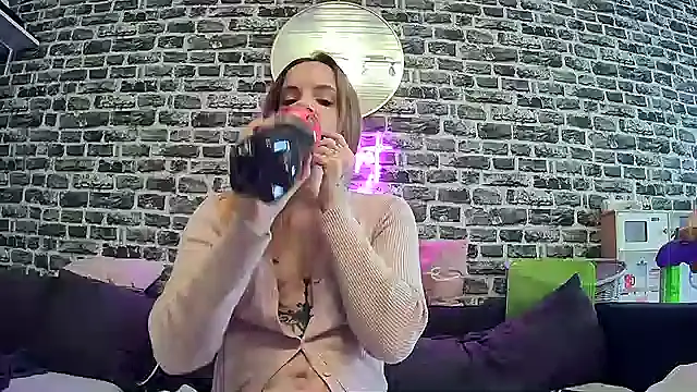 Snapshot of SexyMilf_37 chatting on November 14, 2025, 10:47 am SexyMilf 37 online show from November 14, 2025, 10:47 am