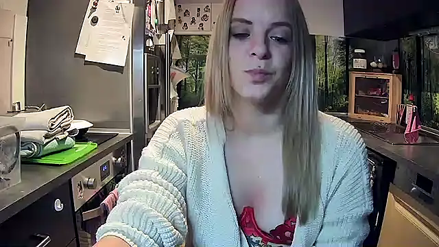 Snapshot of SexyMilf_37 chatting on November 17, 2025, 9:20 pm SexyMilf 37 online show from November 17, 2025, 9:20 pm