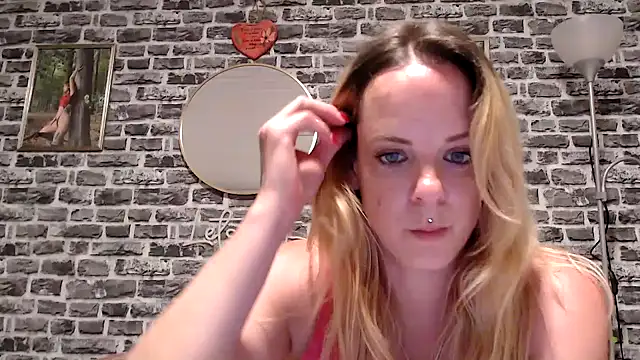 SexyMilf 37 online show from May 27, 2026, 8:06 pm