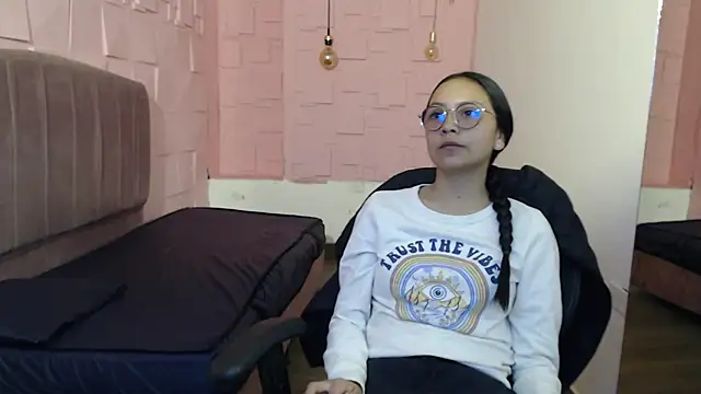 katalina07 1 online show from December 4, 2025, 1:42 pm