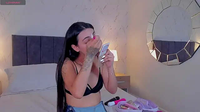 Emilly Beaumont online show from July 6, 2026, 12:57 pm