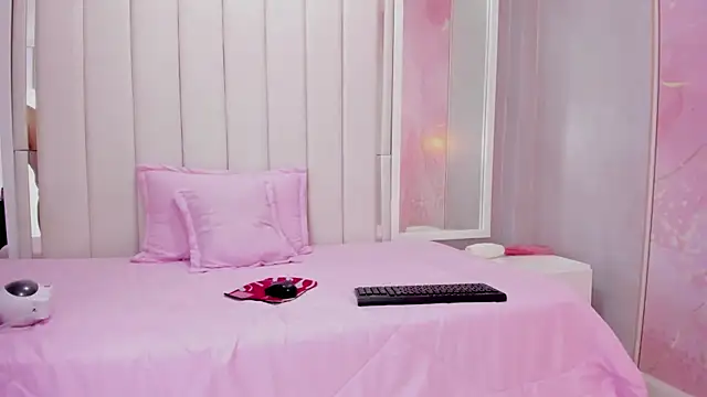 luna hot ass online show from September 25, 2025, 8:12 pm