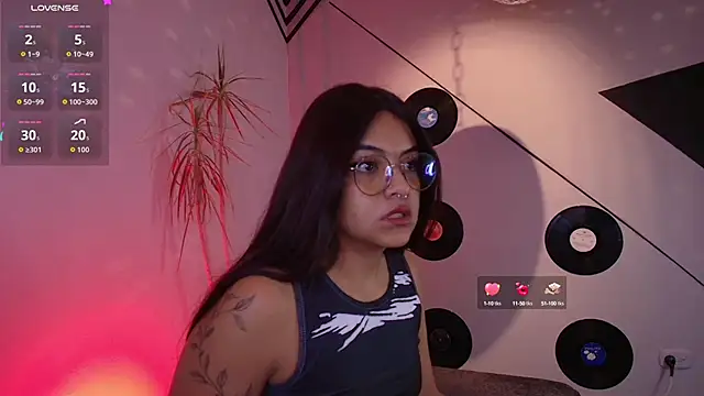 Snapshot of Lilith_and_Khloe chatting on October 2, 2025, 11:17 am Lilith and Khloe online show from October 2, 2025, 11:17 am