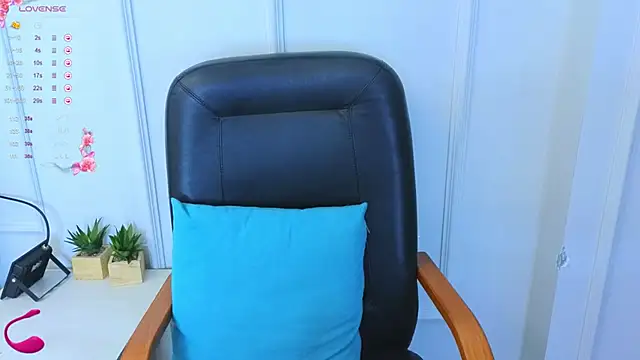 Snapshot of Kuro_Ren chatting on October 13, 2025, 12:38 pm Kuro Ren online show from October 13, 2025, 12:38 pm