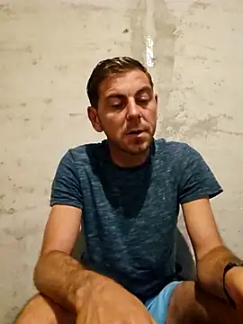 Snapshot of Alex-andru88 chatting on October 28, 2025, 5:22 am Alex-andru88 online show from October 28, 2025, 5:22 am