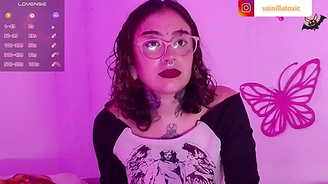 Snapshot of vainilla_doll chatting on November 13, 2025, 4:50 pm vainilla doll online show from November 13, 2025, 4:50 pm