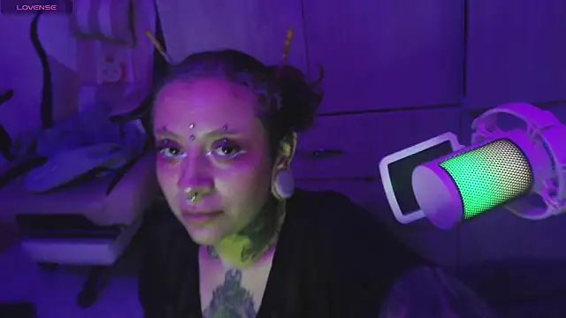 Snapshot of vainilla_doll chatting on February 8, 2026, 12:14 am vainilla doll online show from February 8, 2026, 12:14 am