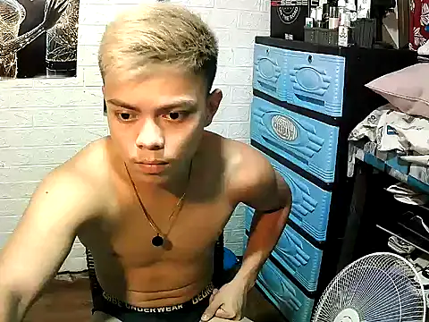Snapshot of Pinoy_slutcummer69 chatting on November 5, 2025, 8:47 am Pinoy slutcummer69 online show from November 5, 2025, 8:47 am