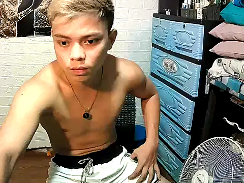 Snapshot of Pinoy_slutcummer69 chatting on November 12, 2025, 11:32 am Pinoy slutcummer69 online show from November 12, 2025, 11:32 am