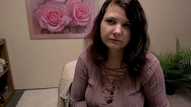 Snapshot of TwoBigSuns chatting on May 6, 2026, 7:46 am TwoBigSuns online show from May 6, 2026, 7:46 am