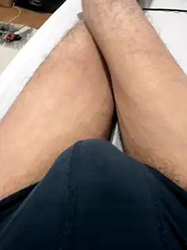 Snapshot of Levinhurst chatting on December 16, 2025, 10:37 pm Levinhurst online show from December 16, 2025, 10:37 pm