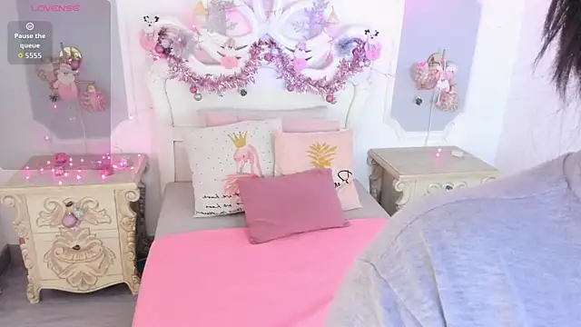 Snapshot of MeganStar__ chatting on November 22, 2025, 12:04 pm MeganStar online show from November 22, 2025, 12:04 pm