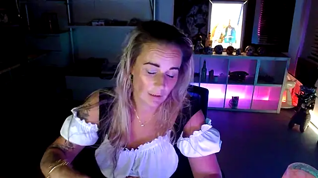 Mrs-Aurora online show from October 10, 2025, 9:25 pm