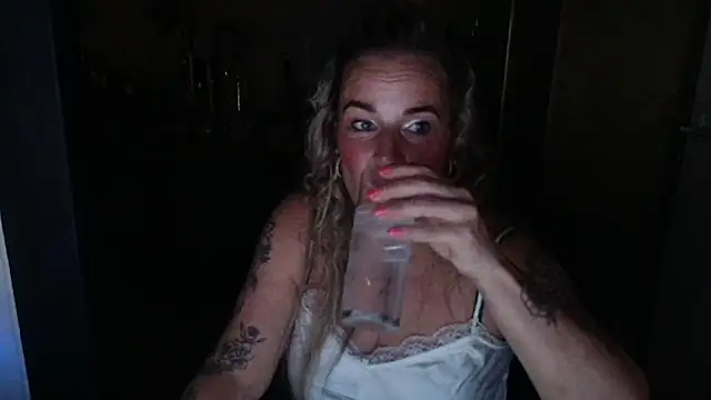 Mrs-Aurora online show from May 9, 2026, 9:42 pm