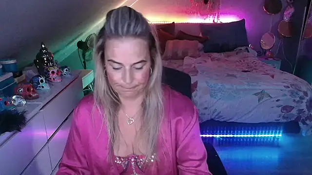 Mrs-Aurora online show from May 16, 2026, 7:01 pm