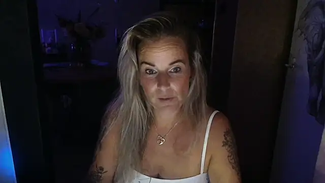 Mrs-Aurora online show from July 3, 2026, 9:32 pm
