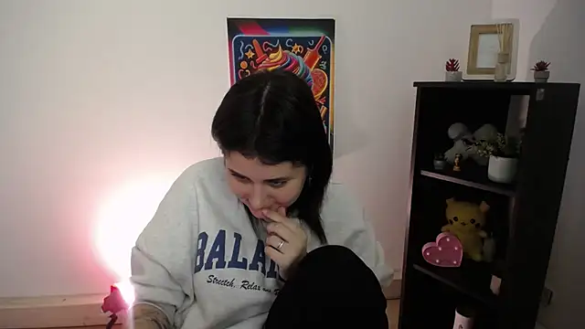 Katrin kiss  online show from October 7, 2025, 12:35 pm