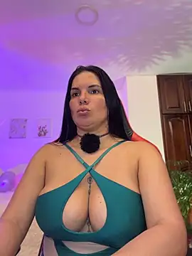 Snapshot of carol_cruz133 chatting on May 6, 2026, 11:32 pm carol cruz133 online show from May 6, 2026, 11:32 pm