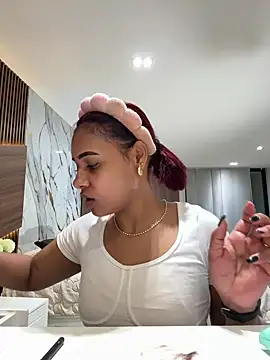 DollyBrowncc online show from June 19, 2026, 2:27 am