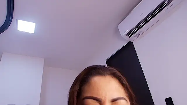 Snapshot of Karla_hilton1 chatting on May 27, 2026, 11:51 am Karla hilton1 online show from May 27, 2026, 11:51 am