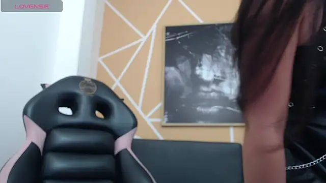 Snapshot of olivia_russo_ chatting on October 19, 2025, 1:12 pm olivia russo online show from October 19, 2025, 1:12 pm