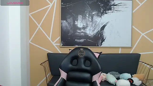 Snapshot of olivia_russo_ chatting on October 24, 2025, 8:16 pm olivia russo online show from October 24, 2025, 8:16 pm