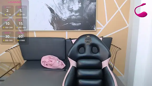 Snapshot of olivia_russo_ chatting on November 13, 2025, 8:08 pm olivia russo online show from November 13, 2025, 8:08 pm