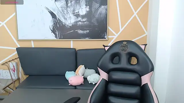 olivia russo  online show from March 15, 2026, 1:39 pm