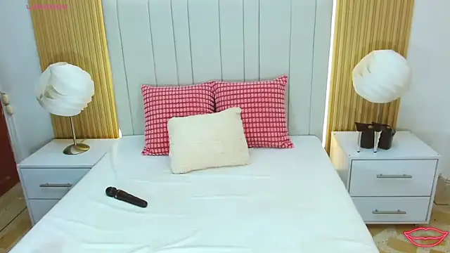 WildScarlet online show from October 6, 2025, 12:46 pm