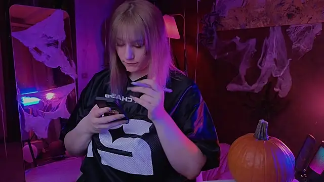 Morvelyn online show from October 26, 2025, 5:30 pm