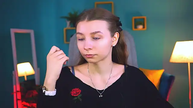 JulieDaniel online show from October 7, 2025, 8:11 am