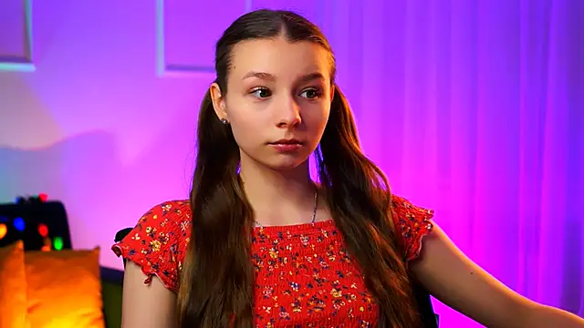 JulieDaniel online show from February 6, 2026, 4:17 am