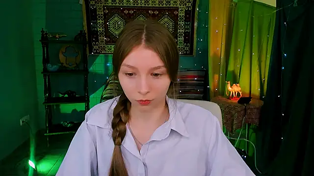 JulieDaniel online show from May 28, 2026, 4:21 am